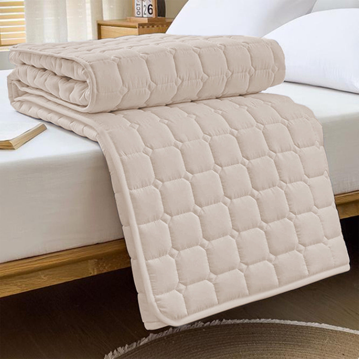 Queen Mattress, 47×78 Inch Floor Mattress, Thicken Floor Sleeping Pad Foldable, Roll Up Mat Easy to Store and Portable, Mattress Suitable for Camping and Guest Room 47×78 in White