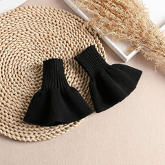 Two pairs Knitted yarn cuffs for autumn and winter, warm accessories,  elastic base, decorative fake sleeves(black）