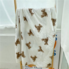 Air Conditioning Blanket Quilt Lightweight Bear Pattern Summer Blanket for Noon Break 150x200
