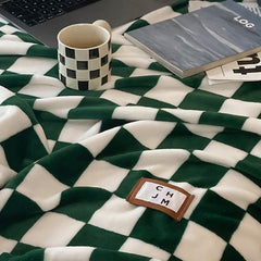 Simple Vintage Checkerboard Blanket Autumn Winter Warm Nap Throw Blanket Flannel Fleece Sofa Leisure Blanket Pine Cone Green 