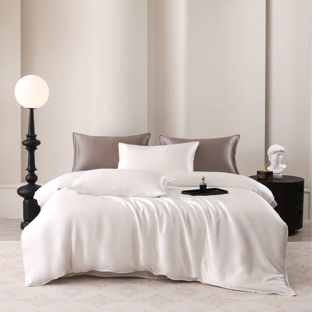 Oval Silk Workshop 22 Momme Silk Four Piece Set 1.8 m bed (2x 2.3 m quilt cover 2.3x 2.5 m bed sheet)
