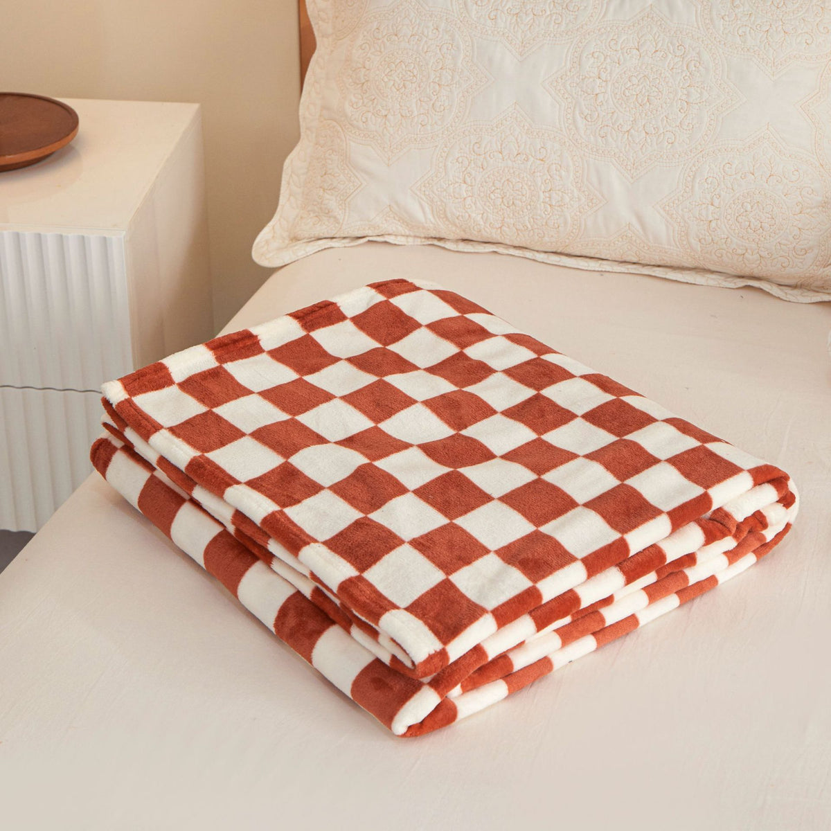 Red and brown checkered pattern Double-Sided Plaid Fleece Blanket – 100×150cm Machine Washable, No-Shedding Flannel Throw for