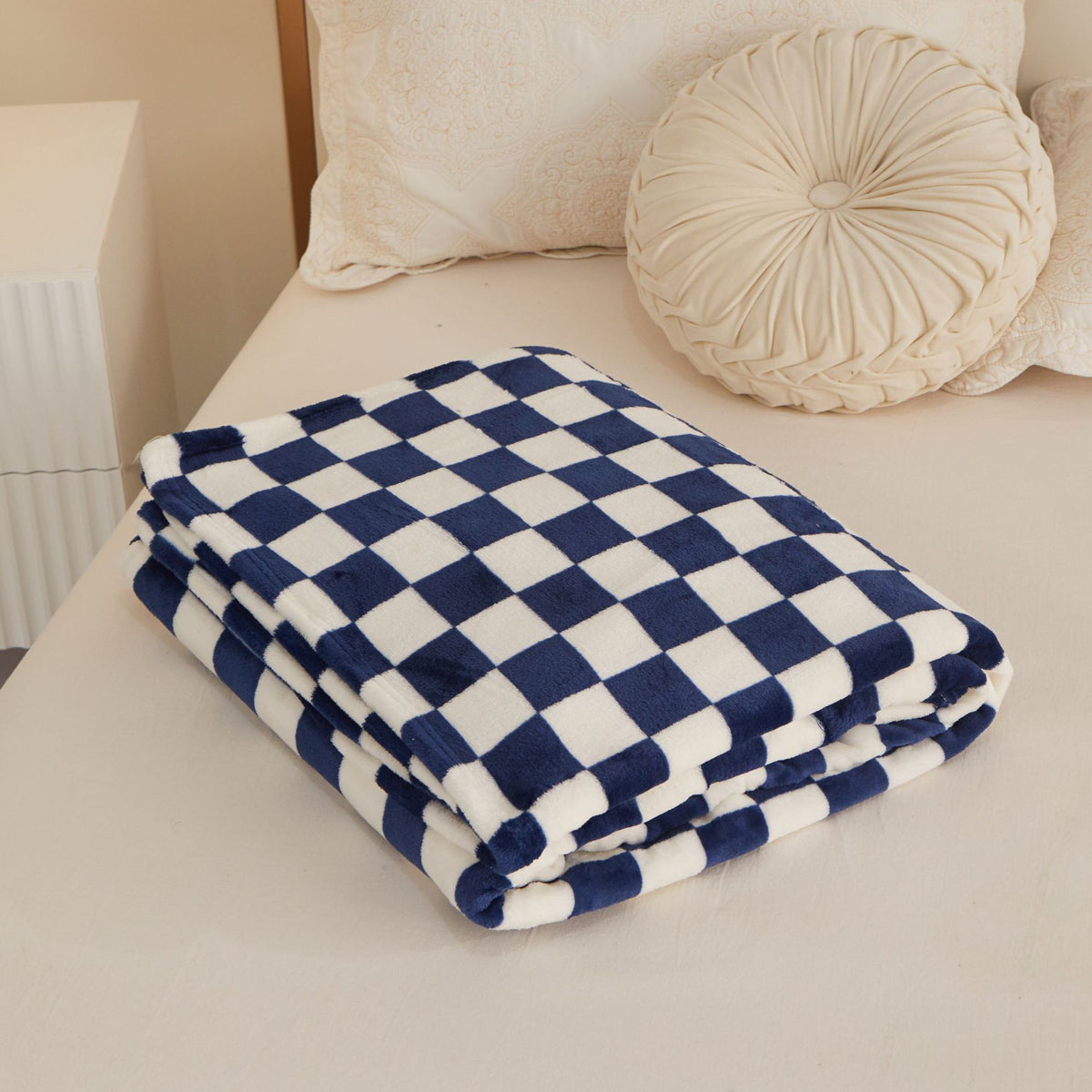 Blue and white checkered pattern Double-Sided Fleece Blanket – 150×200cm Machine Washable, No-Shedding Flannel Throw for Bed,