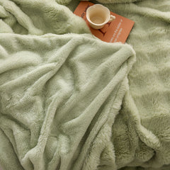 Green Luxury Tuscany Fleece Rabbit Fur Bubble Blanket (140 x 200 CM) - Double-Sided Thickened Soft Plush Bedding & Sofa Throw