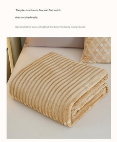 100*150cm Light Coffee Solid Colour Flannel Throw Blanket - Thick Double-Sided Fleece with Ribbed Texture - Soft throw blanke