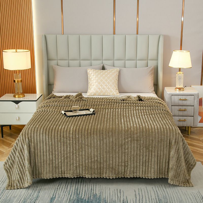 200*230cm Light Coffee Solid Colour Flannel Throw Blanket - Thick Double-Sided Fleece with Ribbed Texture - Soft throw blanke