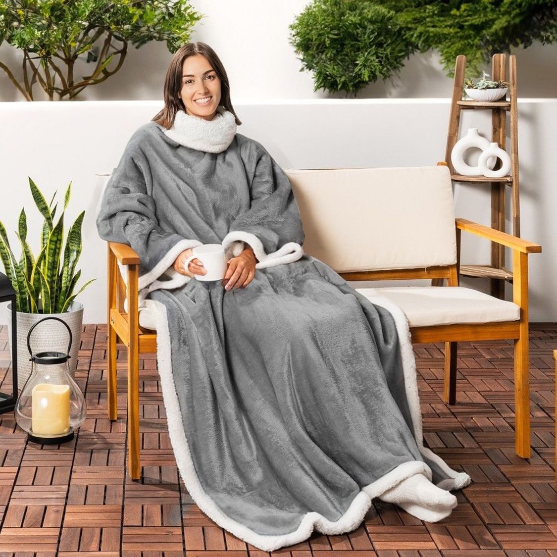 Grey 180 x 120CM Extra Large Wearable Wrap Blanket with Sleeves and Large Pocket, Cozy Thickened Composed Flannel Sherpa Flee